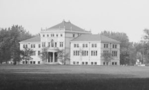Lunt Hall prior to 1919 on the Northwestern University campus. It provided Navy housing during WWII.